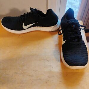 Nike Free RN Flyknit Running Shoes in Black/White in Size 8.5